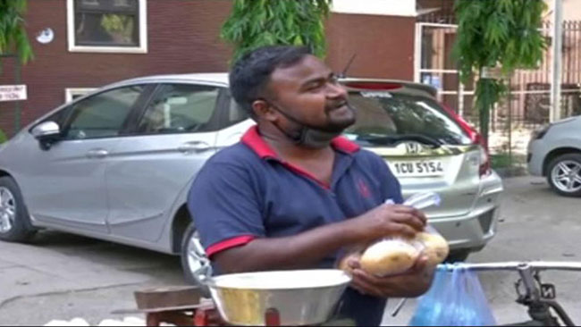 Dream Girl Actor Turns Fruit Seller