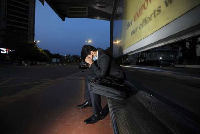 డిప్రెషన్ లో ఉద్యోగులు.. కారణం ఏంటో తెలుసా?