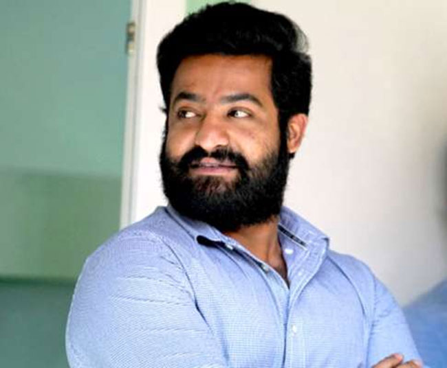 ఎన్టీఆర్ కూడా అదే రూట్ లో వెళ్లనున్నాడా...?