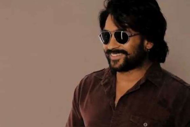 ఆ హీరో తన లైఫ్ రిస్క్ లో పెడుతున్నాడా?