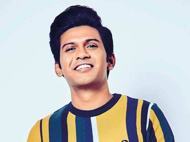 ఆన్‌ లైన్‌ లోనే కథలు వినేస్తున్నాడట!