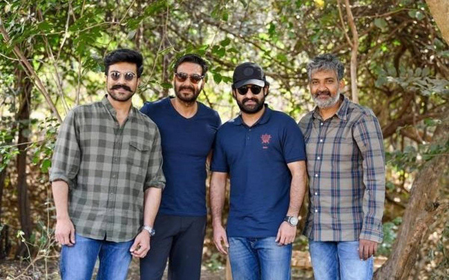 ఎన్టీఆర్‌ ఫ్యాన్స్‌ ను ఆర్‌ ఆర్‌ ఆర్‌ టీం తృప్తిపర్చడం ఎలా?