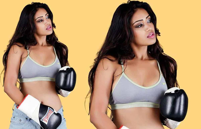 పిక్ టాక్ : అమ్మడిలో ఈ యాంగిల్ కూడా ఉందా...! పిక్ టాక్ : అమ్మడిలో ఈ యాంగిల్ కూడా ఉందా...!