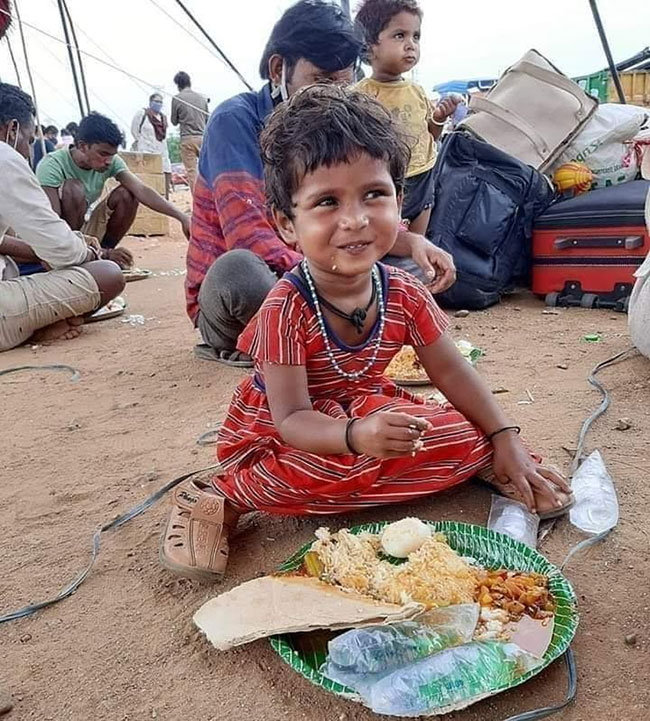 ఎవరో ఫోటోనూ మూడు పార్టీలు భలేగా వాడేశాయిగా?