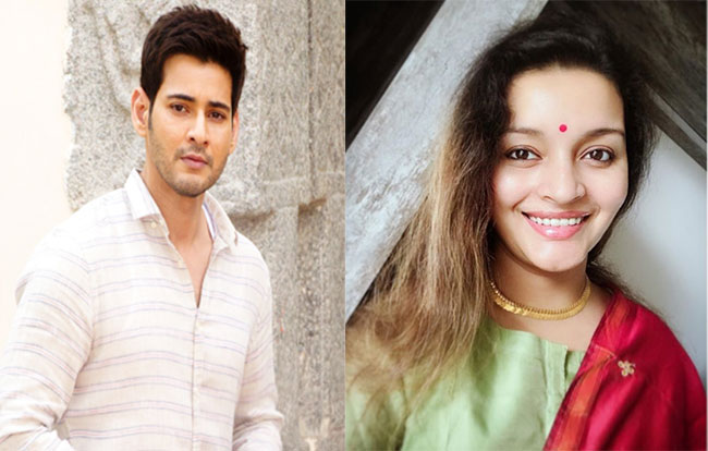 సూపర్ స్టార్ కి అమ్మగా నటిస్తానంటున్న పవర్ స్టార్ మాజీ భార్య...!