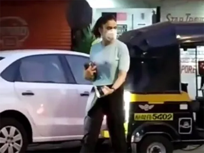 వావ్.. మెడికల్ షాపులో ఆల్కహాల్ కూడా అమ్ముతున్నారా...?