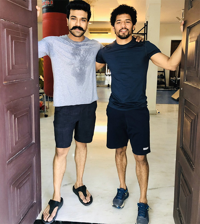 ఆర్‌ ఆర్‌ ఆర్‌ కోసం రియల్‌ స్టార్స్‌ ను కలిసిన చరణ్‌