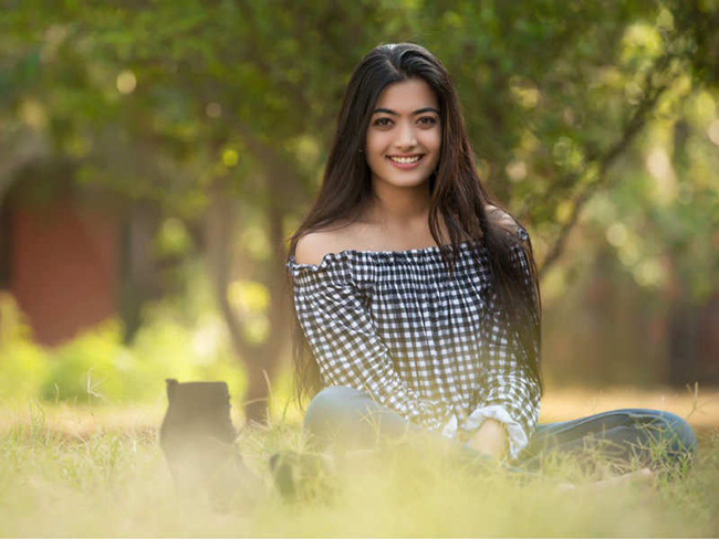 జర్నలిస్టు అవుదామని యాక్టర్ అయిన రష్మిక