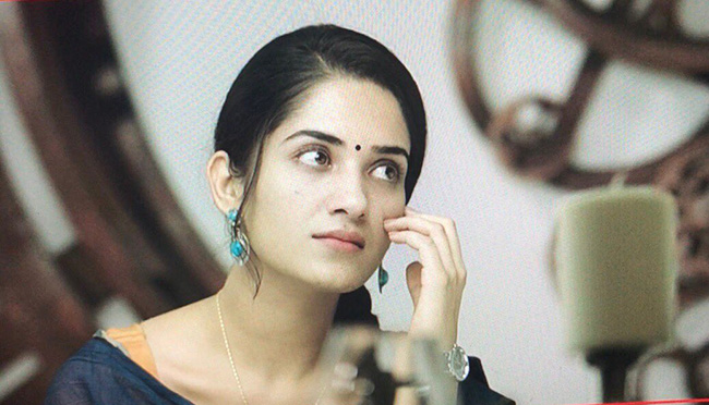 లాక్‌ డౌన్‌ లో తెలుగు నేర్చుకుంటుంది