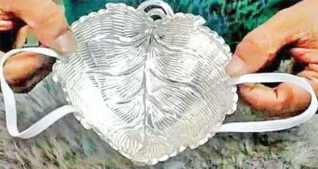 Silver Masks Distributed In Opulent Weddings