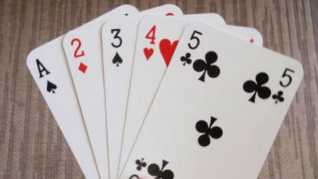 పేకాట ఆడుతూ అడ్డంగా దొరికిన టీడీపీ ఎమ్మెల్సీ