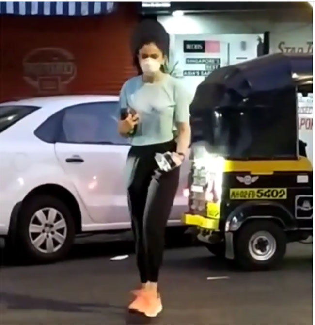 మాస్కుతో బ్యూటీ మెడిసిన్స్ కొనుగోలు