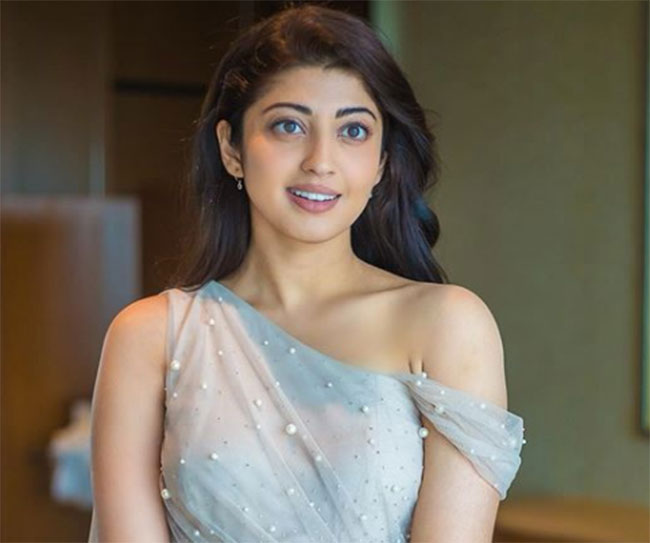 పవర్ స్టార్ సినిమాతో బాపు గారి బొమ్మ ఎందుకు సైలెంట్ అయ్యింది...?