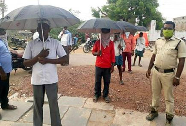 మందు కావాలంటే మనీతో పాటు ఆ రెండు కావాల్సిందే ?