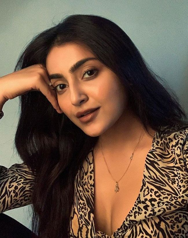 Avantika%20Mishra%20Hd%20Photos_9.jpg