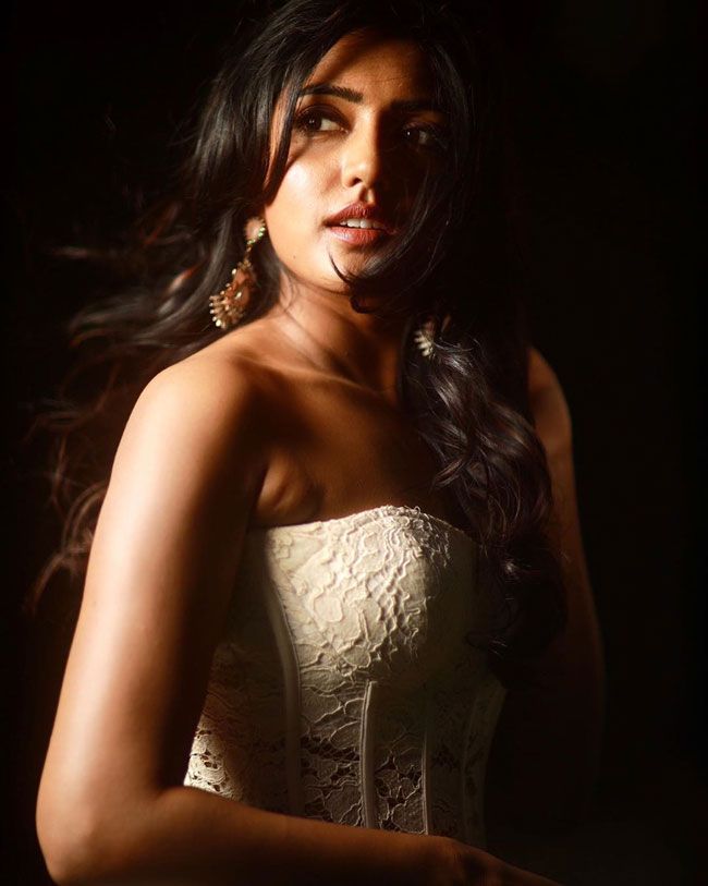 Eesha%20Rebba%20Hd%20Gallery%20pictures_