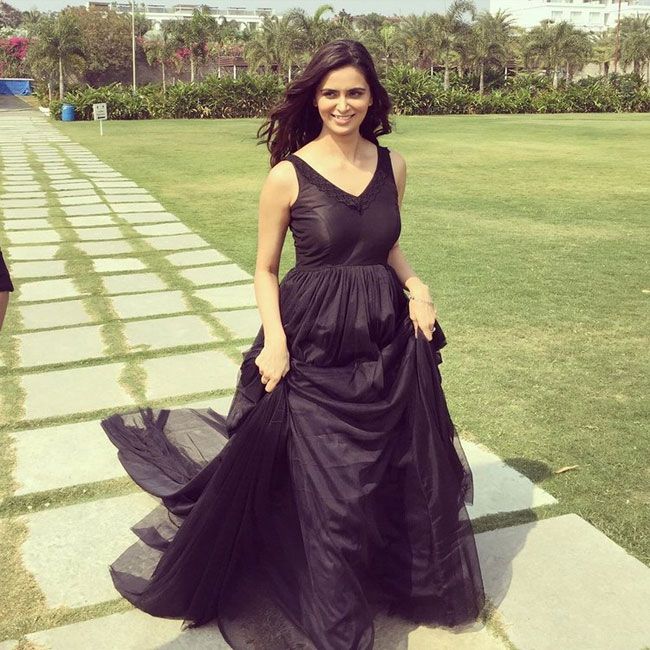 Meenakshi%20Dixit%20New%20Hd%20Gallery_1