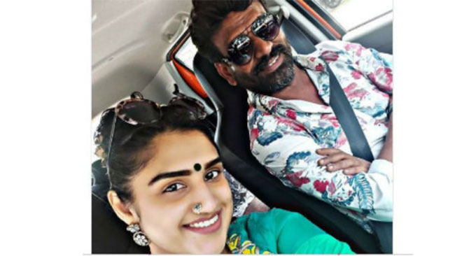 కాబోయే మూడవ భర్తతో నటి సెల్ఫీ