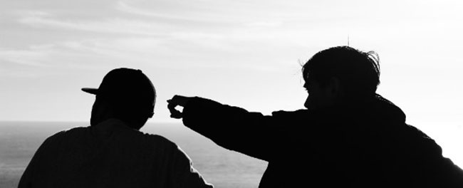 అరే! క‌థ ఇదీ అంటూ లీకులిచ్చారు!!