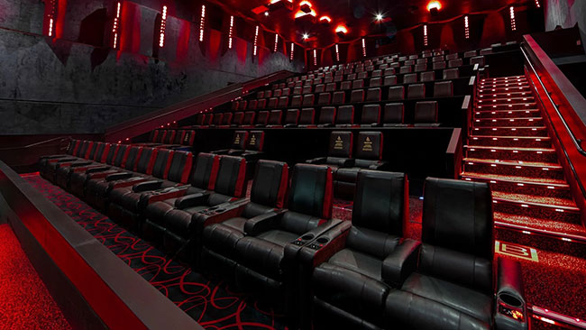 థియేట‌ర్లు తెరిచినా చైనాలానే అమెరికాకు!