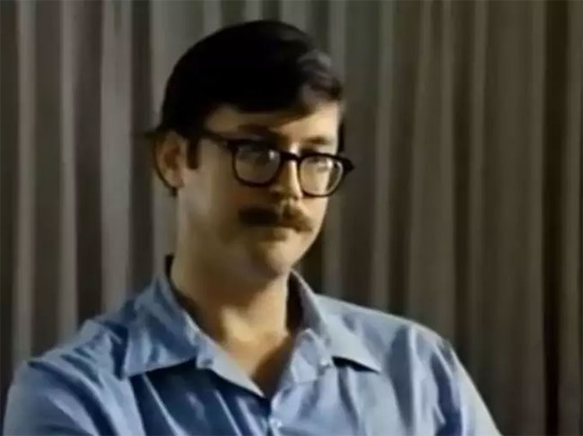 కో-ఎడ్ కిల్లర్ : లిఫ్ట్ ఇచ్చి హత్యచేసి శవాలతో సంభోగం ..చివరికి తల్లిని కూడా ..! కో-ఎడ్ కిల్లర్ : లిఫ్ట్ ఇచ్చి హత్యచేసి శవాలతో సంభోగం ..చివరికి తల్లిని కూడా ..!