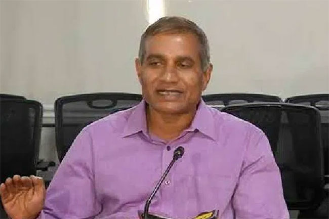 బదిలీ పై సంచలన వ్యాఖ్యలు.... ఆ ఐపీఎస్ అధికారికి షోకాజ్ నోటీసులు !