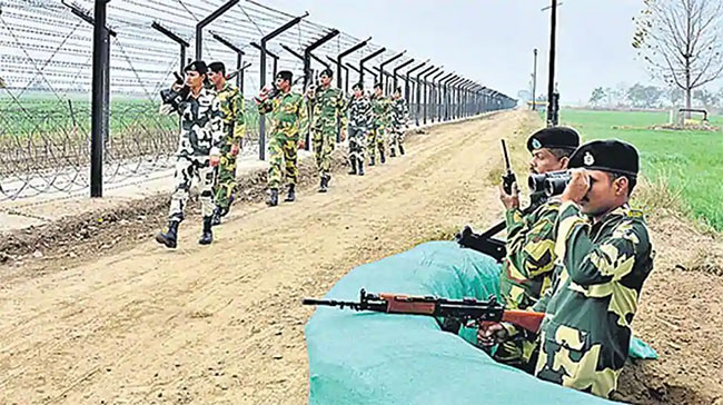 BSF Personnel Arrested A Youth Who Tried To Reach Pakistan Via Gujarat