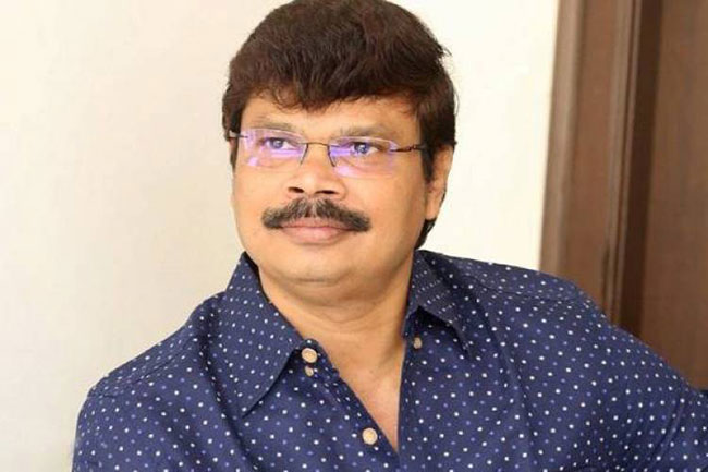 అడ్వాన్సులు తీసుకోడానికి ఆలోచిస్తున్న స్టార్ డైరెక్టర్...?