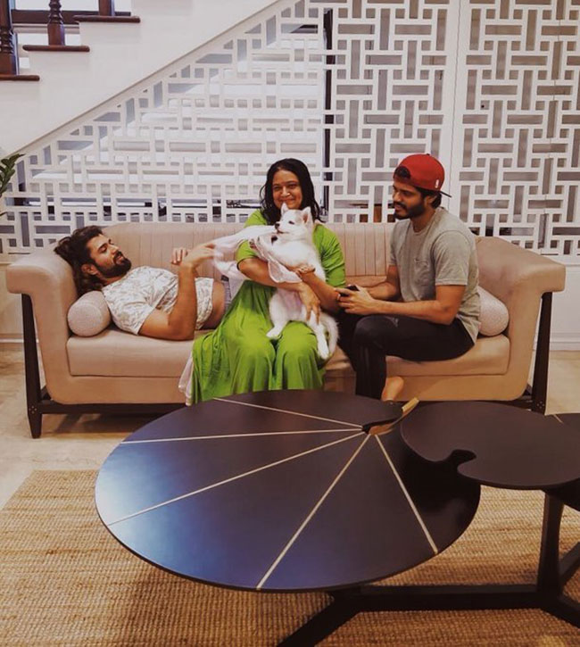 రౌడీ గారి కుటుంబ క‌థా చిత్ర‌మ్‌