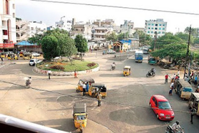 కరోనాతో కృష్ణా నగర్‌ సందడి మాయం