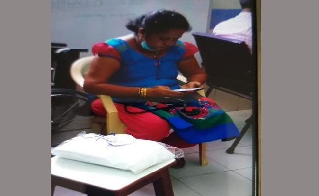 ప్రభుత్వ ఆసుపత్రిలో నకిలీ డాక్టర్ కలకలం .. నాలుగు రోజులుగా ..! ప్రభుత్వ ఆసుపత్రిలో నకిలీ డాక్టర్ కలకలం .. నాలుగు రోజులుగా ..!