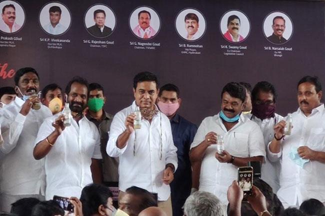 నీరా కేఫ్.. తాగి మరీ ప్రారంభించిన కేటీఆర్