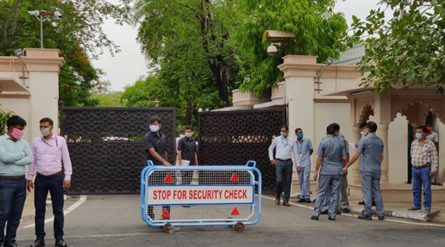 బీజేపీ అటాక్: రాజస్థాన్ సీఎం సన్నిహితులపై ఐటీ దాడులు