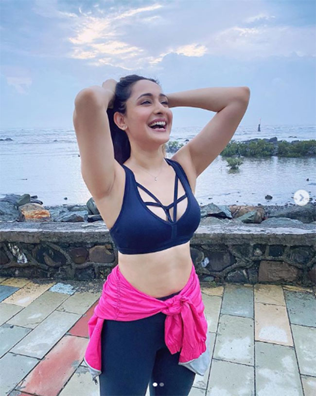 Pic Talk: Limitless Glamour At Full Display From Pragya!