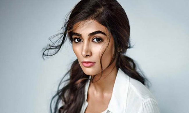 Pooja Hegde To Entertain As Stand Up Comedian!