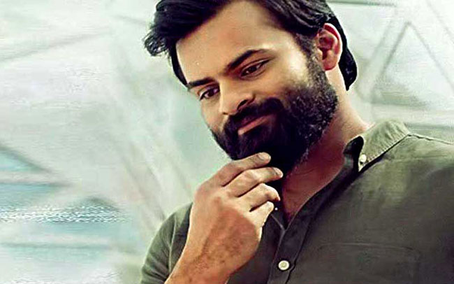 రవితేజ హోల్డ్ లో పెట్టిన స్క్రిప్ట్ తో మెగా హీరో సినిమా...?