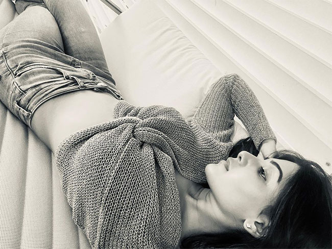 ఫొటోటాక్‌ : సెక్సీ డిఫరెంట్‌ యాంగిల్‌ చూపించిన సమంత