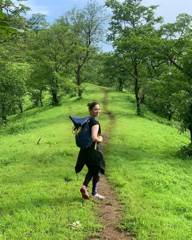 అంద‌రూ మిల్కీలానే కొండ‌ల్లోకి జంప్ చేస్తే!!