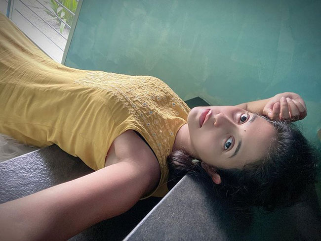 కొత్త లుక్కులో చూపరులను ఆకట్టుకుంటున్న తెలుగు సీతమ్మ!!