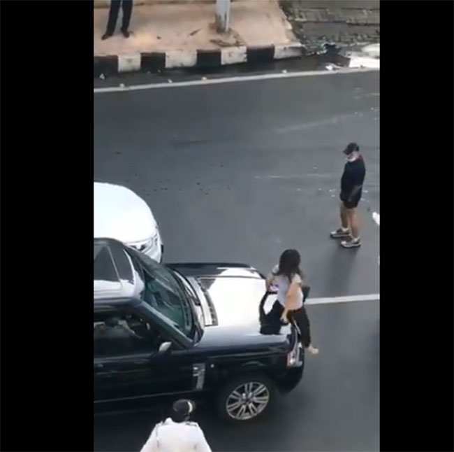 ముంబయి నడివీధిలో భర్త తాట తీసిన మహిళ