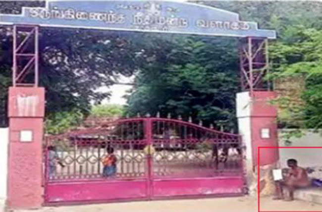 షాకిచ్చిన న్యాయవాది.. నగ్నంగా కోర్టు ఎదుట నిరసన.. ఎందుకంటే?