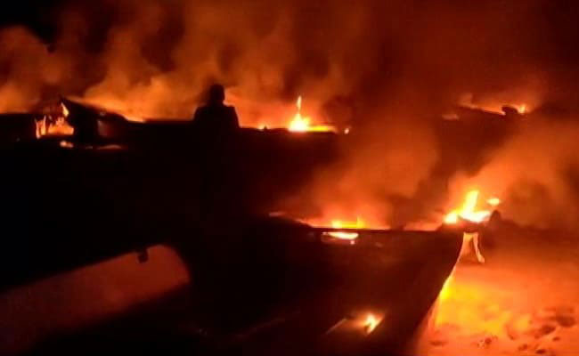 తమిళనాడులో ఇళ్లు.. వాహనాలకు నిప్పు పెట్టేంత రచ్చ ఏమైంది?