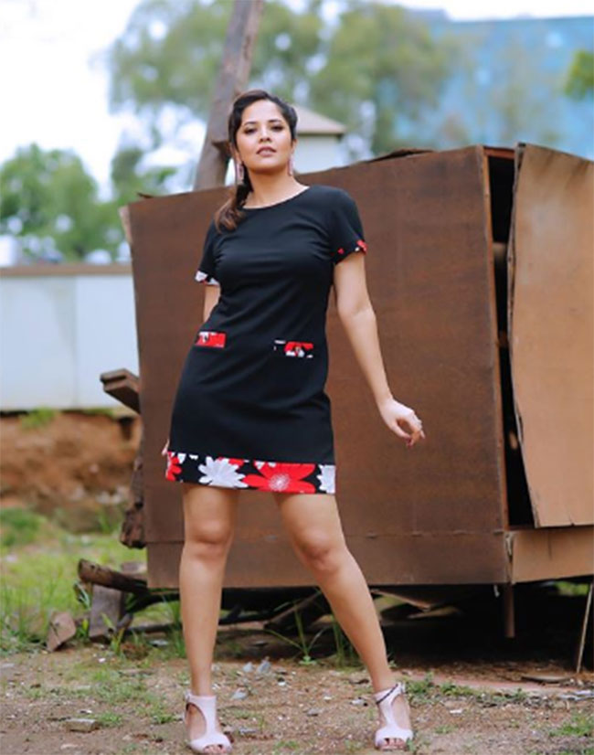 ఈ యాంకరమ్మ వయ్యారాలు చూస్తే కుర్రకారుకు నిద్రపట్టదంతే..!