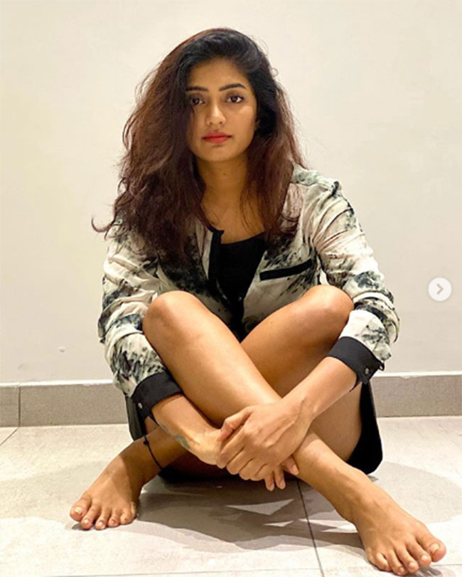 తెలుగమ్మాయికి అలాంటి రోల్స్ ఎక్కువగా వస్తున్నాయా...?