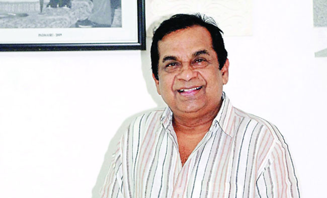 నేనూ సాయం చేశా కాని ఫొటోలు దిగడం మర్చిపోయా నేనూ సాయం చేశా కాని ఫొటోలు దిగడం మర్చిపోయా