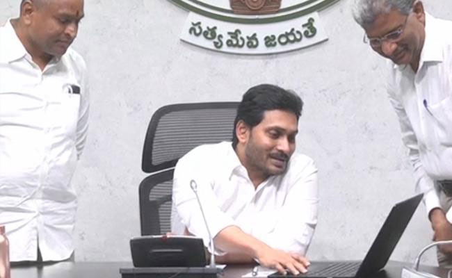 రాష్ట్ర ప్రజల నీటి కష్టాలు తీర్చేందుకు .. వైఎస్సార్‌‌-వేదాద్రి శ్రీకారం చుట్టిన సీఎం !