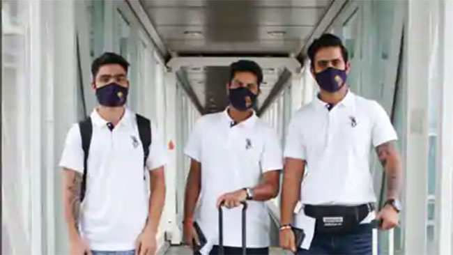 కరోనా ఎఫెక్ట్ : బాల్కనీ లో ఐపీఎల్ స్టార్స్ ! కరోనా ఎఫెక్ట్ : బాల్కనీ లో ఐపీఎల్ స్టార్స్ !