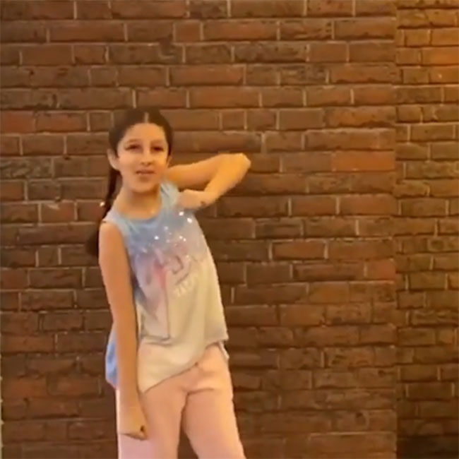 వీడియో: ఘట్టమనేని యువరాణి క్యూట్ లవ్ లీ డ్యాన్సింగ్ వీడియో: ఘట్టమనేని యువరాణి క్యూట్ లవ్ లీ డ్యాన్సింగ్