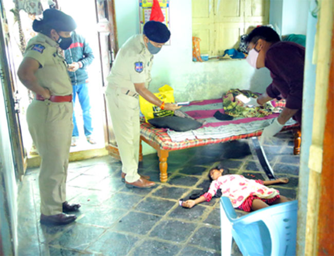 గుప్త నిధుల కోసం తవ్వకాలు..  అనుమానాస్పద రీతిలో నలుగురు మృతి !