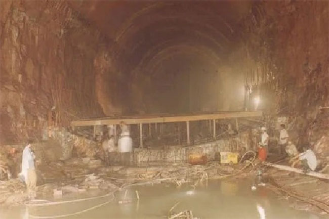 శ్రీశైలం జల విద్యుత్ కేంద్రం భారీ అగ్నిప్రమాదం..ఆ పనిచేయడం వల్లే అని  కలెక్టర్ - సీఎండీ వెల్లడి!